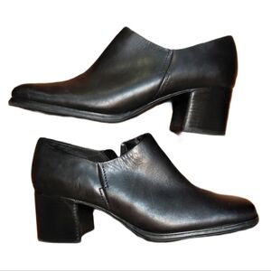 Thom McAn Bryanne Size 8.5 Wide Black Slip On Block Heeled Closed Toe Shoe